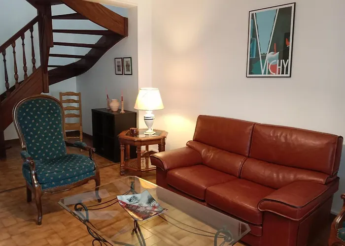 Maison Renovee Proche Vichy : 3 Chambres, Cour Fermee, Tout Inclus, Ideal Curistes Et Activites Naturelles - Fr-1-489-481