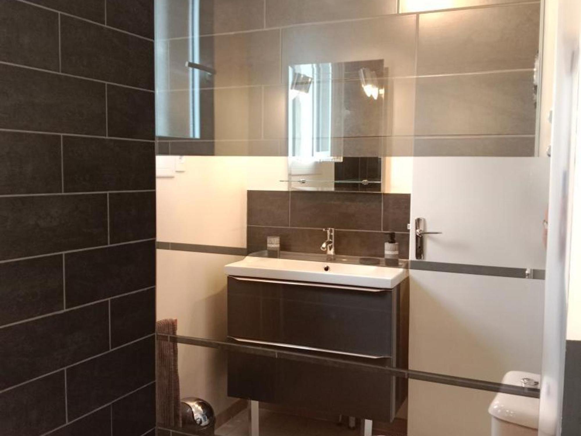Maison Renovee Proche Vichy : 3 Chambres, Cour Fermee, Inclus, Ideal Curistes Et Activites Naturelles - Fr-1-489-481