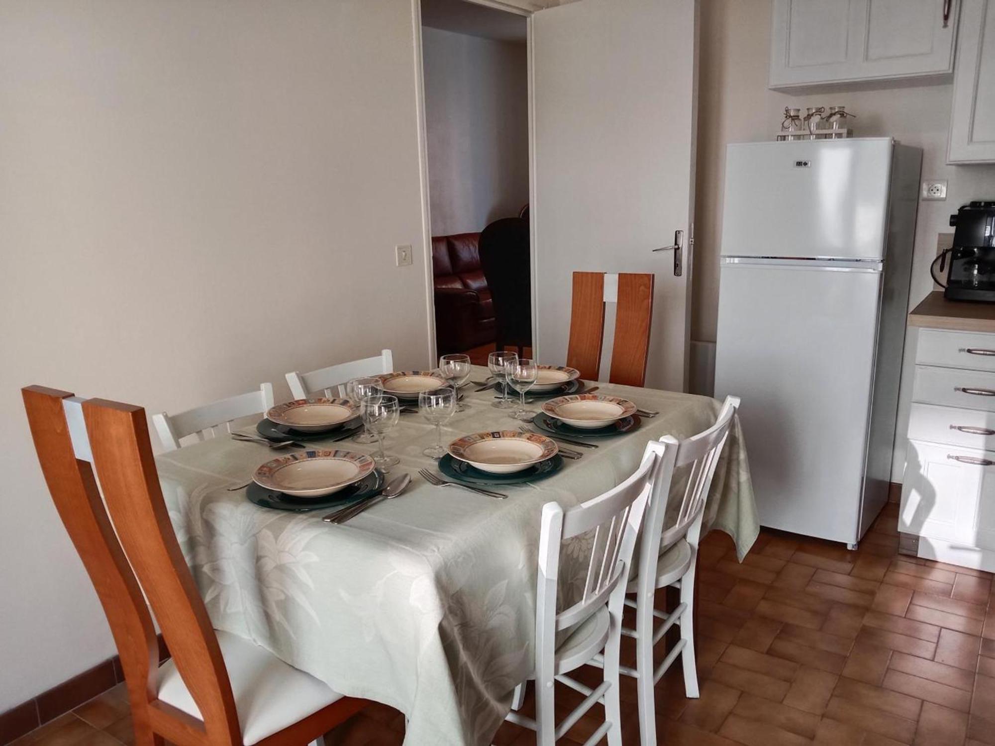 Maison Renovee Proche Vichy : 3 Chambres, Cour Fermee, Inclus, Ideal Curistes Et Activites Naturelles - Fr-1-489-481 Hébergement de vacances