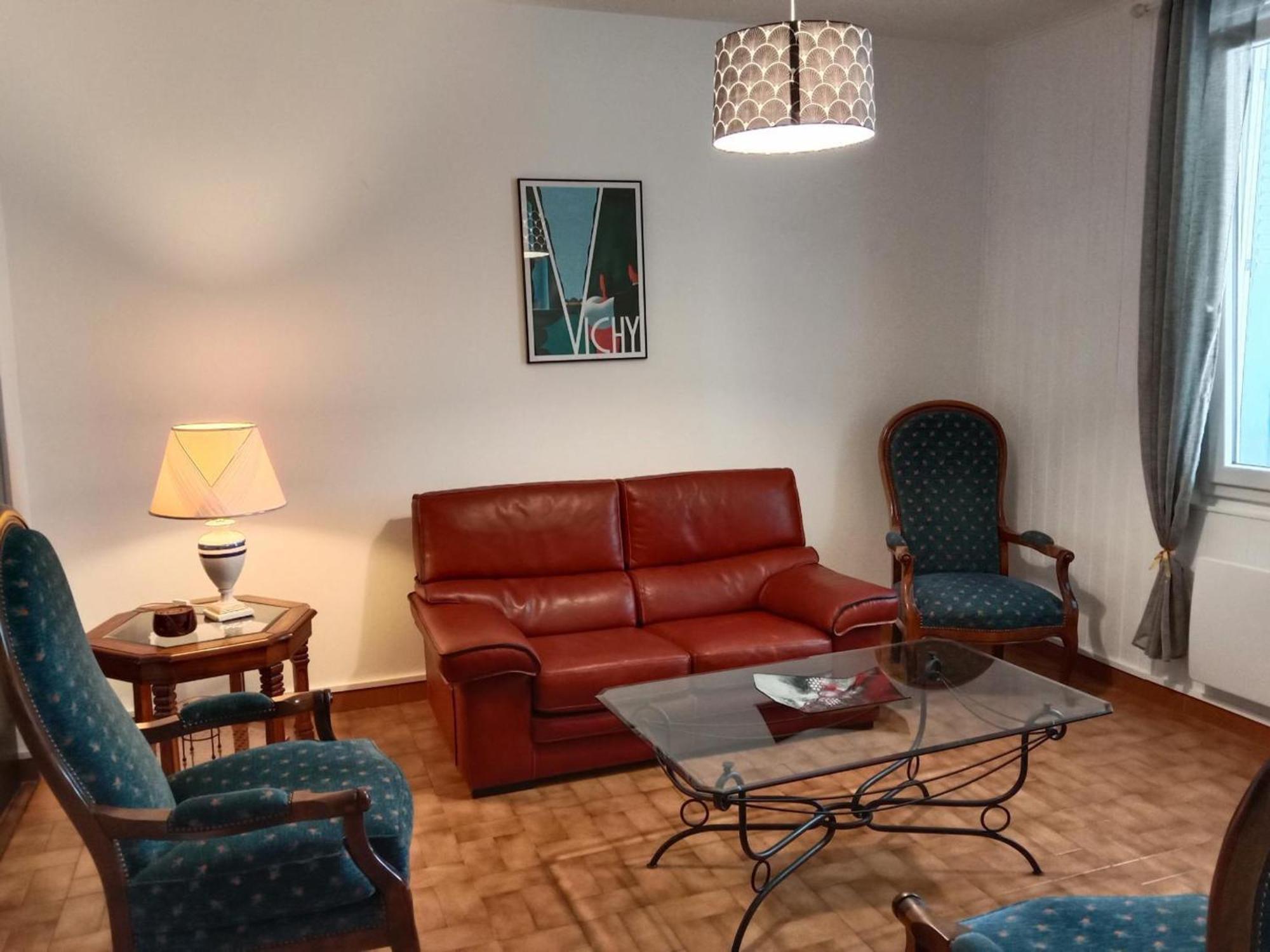 Maison Renovee Proche Vichy : 3 Chambres, Cour Fermee, Inclus, Ideal Curistes Et Activites Naturelles - Fr-1-489-481 Ferienhaus *