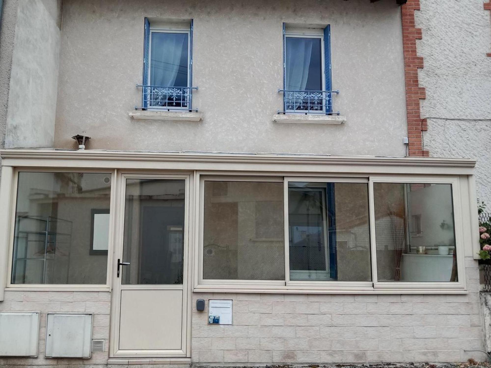 Maison Renovee Proche Vichy : 3 Chambres, Cour Fermee, Inclus, Ideal Curistes Et Activites Naturelles - Fr-1-489-481 *