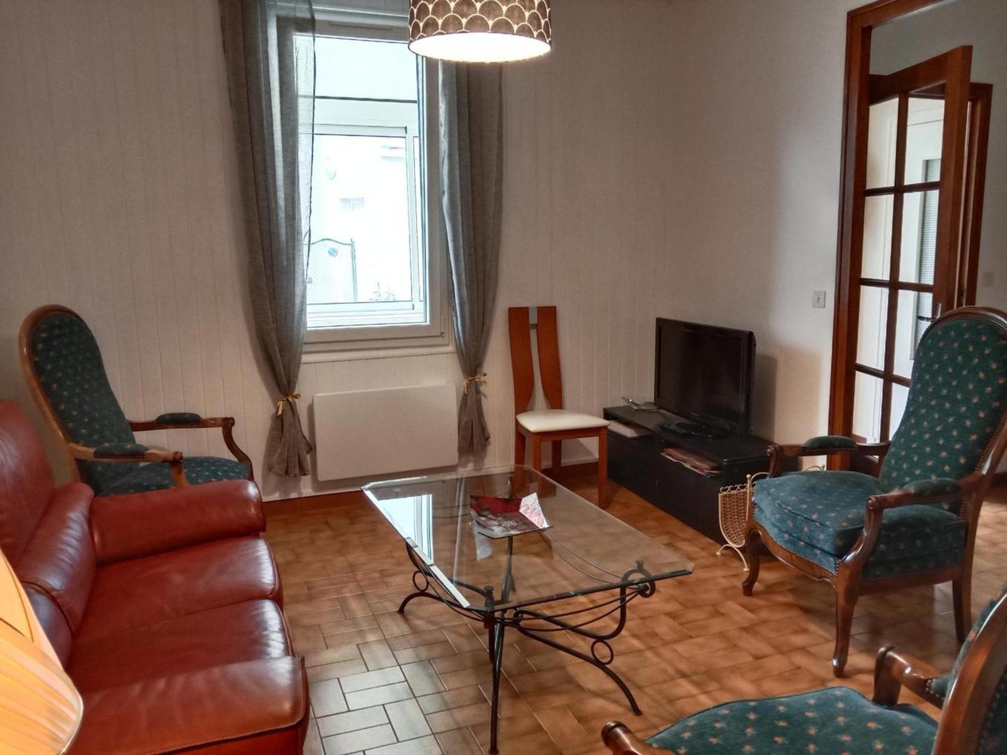 Maison Renovee Proche Vichy : 3 Chambres, Cour Fermee, Inclus, Ideal Curistes Et Activites Naturelles - Fr-1-489-481 Ferienhaus